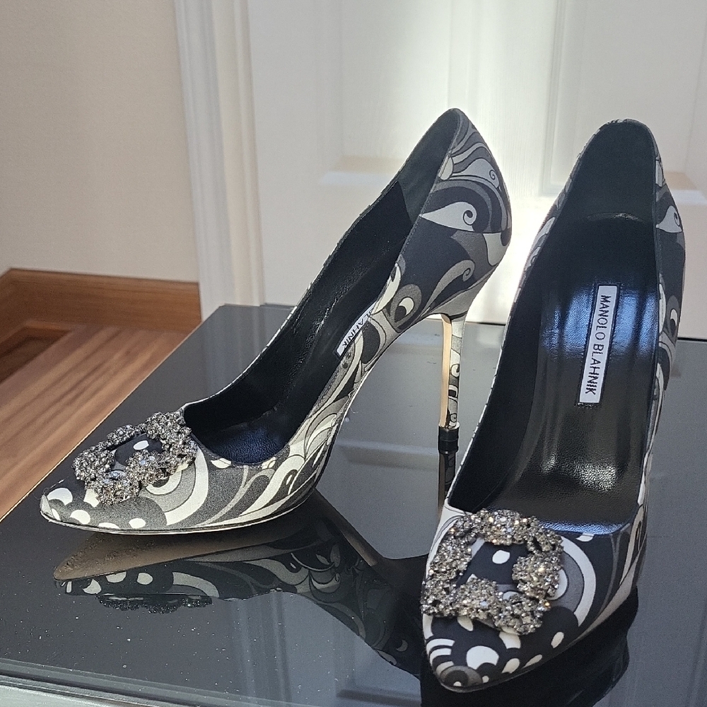 Manolo Blahnik Black and White Swirl Crystal-Buckle Pumps At Original Box - Picture 3 of 9